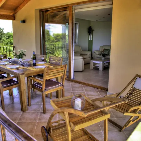 Apartament Holiday Lucija With Pool Only 300 M From Sea